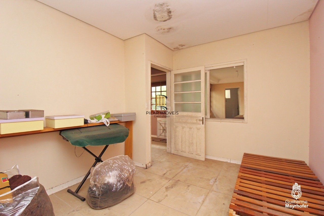 Casa para Venda - 347m², 5 dormitórios, sendo 2 suites, 3 vagas - São João
