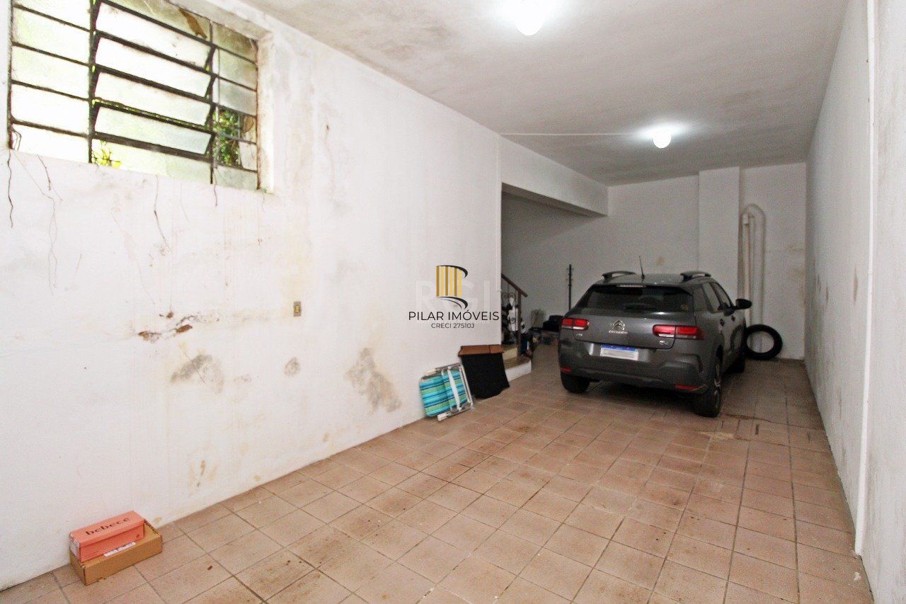 Casa para Venda - 464.5m², 3 dormitórios, sendo 1 suites, 3 vagas - Petrópolis