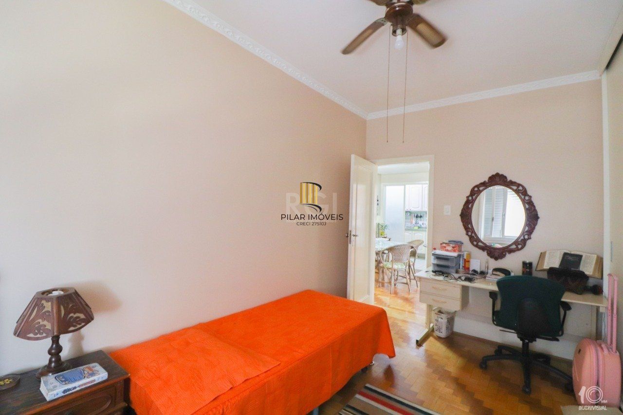 Apartamento á venda com 3 dormitórios com 1 suíte com sacada + 2 sacadas na sala e living, 233,85M²  e 1 vaga de garagem escriturada e coberta, no Bairro Independência em Porto Alegre.