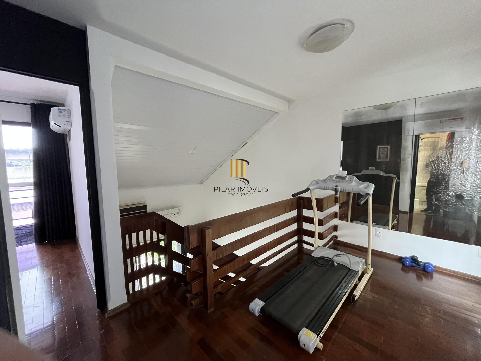 Duplex de 1 quarto, garagem coberta no bairro Cidade Baixa em Porto Alegre