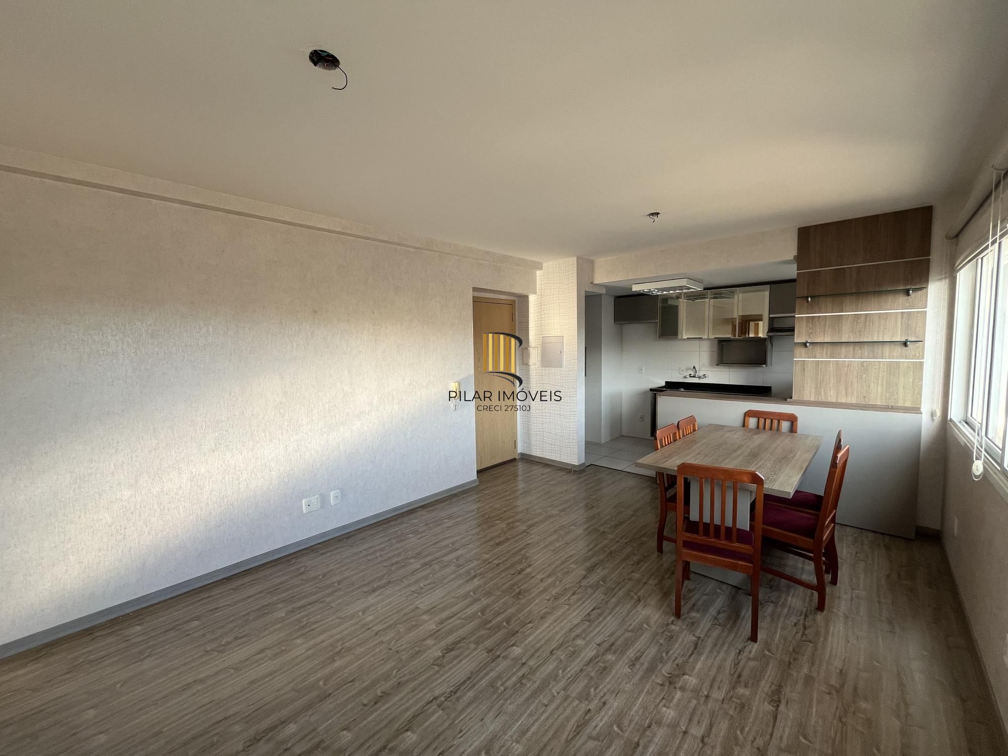 Apartamento de 2 quartos, suíte e 1 vaga de garagem no bairro Partenon em POA/RS
