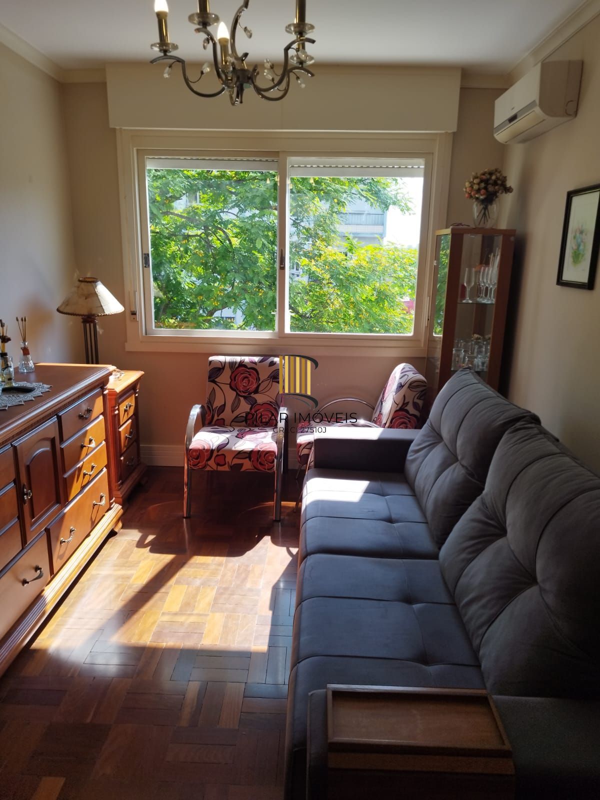 Apartamento de um quarto e uma vaga de garagem no bairro Santa Cecília