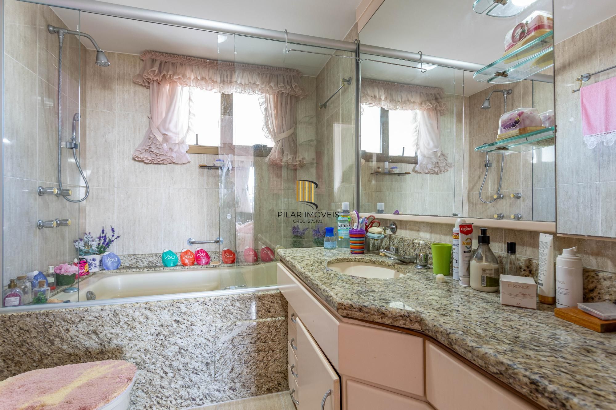 Apartamento 3 quartos 2 vagas de garagem bairro Petrópolis em Porto Alegre
