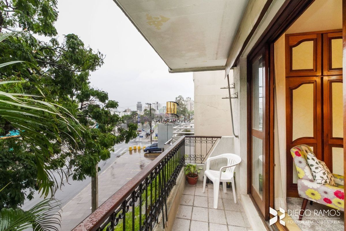 Apartamento para Venda - 111m², 3 dormitórios, sendo 1 suites, 2 vagas - Menino Deus