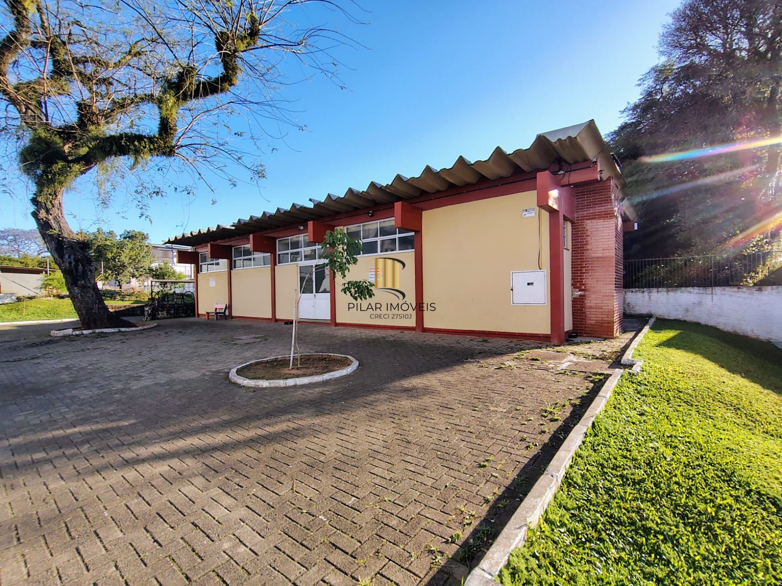 Apartamento de três quartos e uma vaga de garagem rotativa