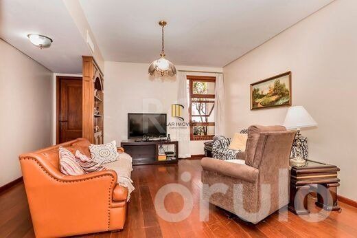 Cobertura para Venda - 244m², 3 dormitórios, sendo 1 suites, 2 vagas - Petrópolis