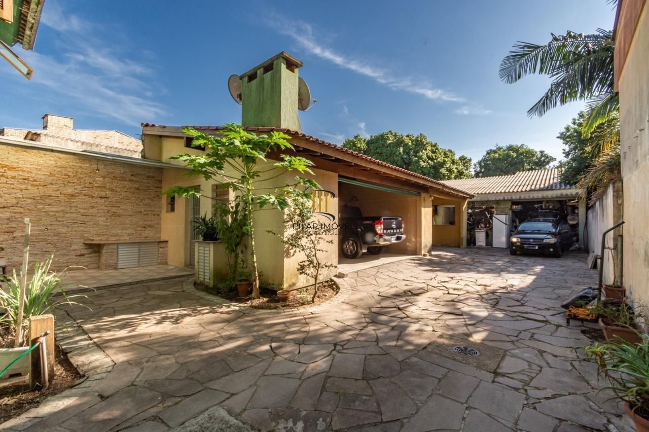 Casa 4 dormitórios no bairro Vila Jardim