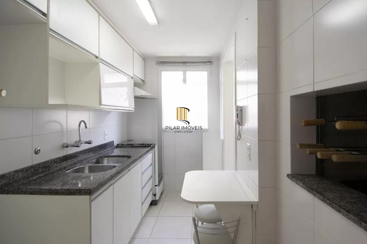 Apartamento de 3 quartos, suíte e 2 vagas de garagem Petrópolis em Porto Alegre.