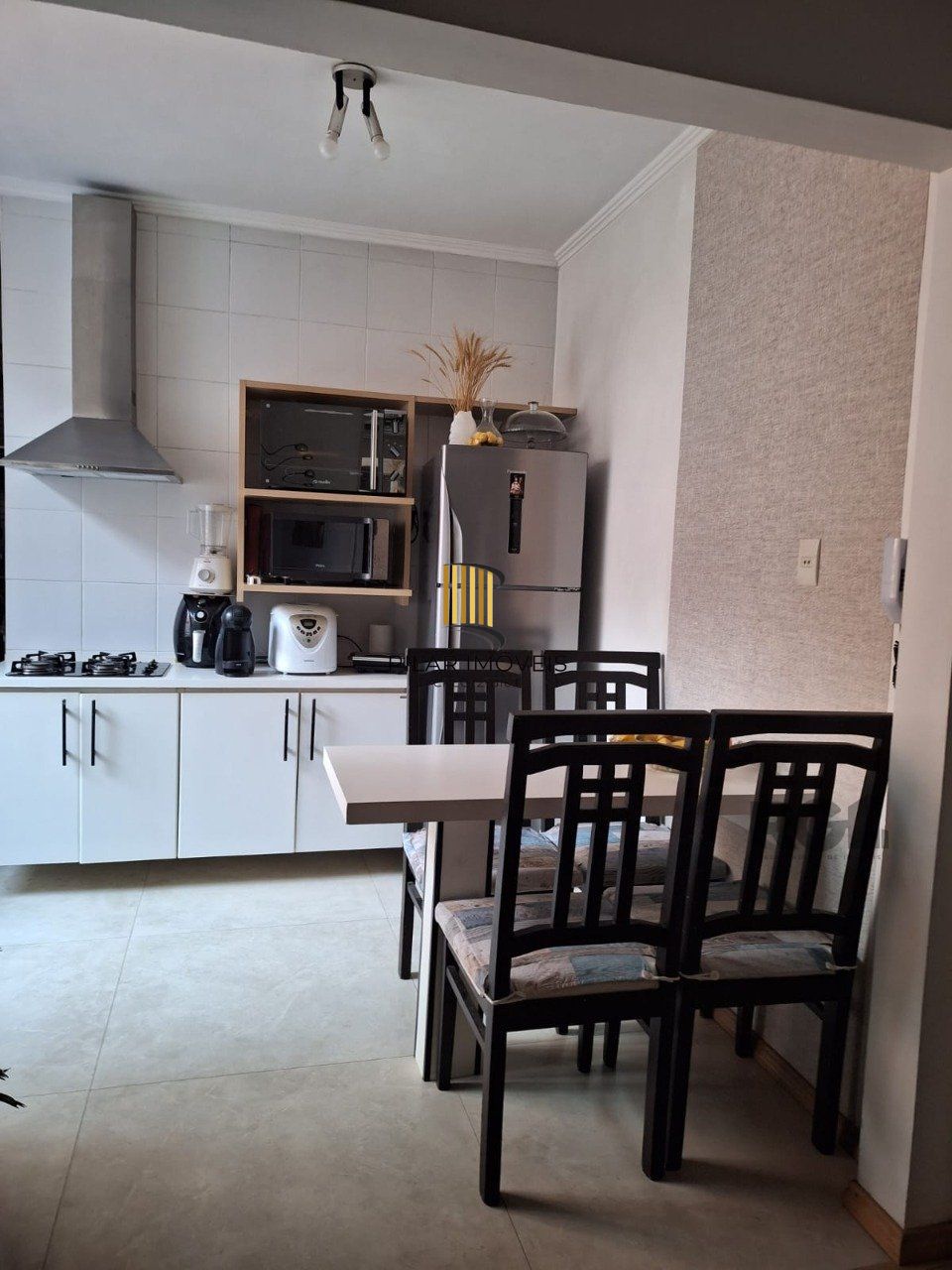 Apartamento de quatro dormitórios e uma vaga de garagem no bairro Bom Fim em Porto Alegre.