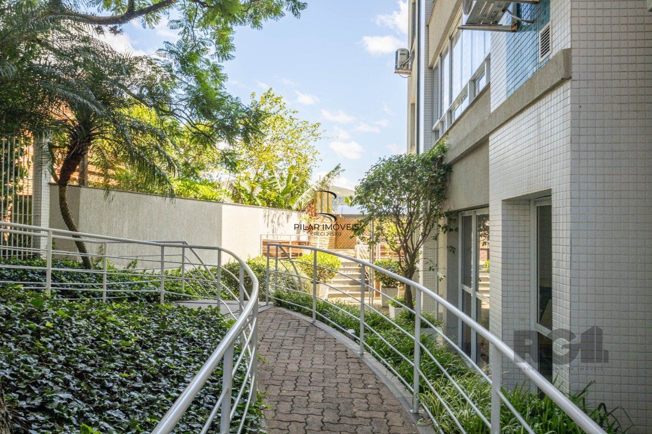   Apartamento de um quarto (dormitório) e uma vaga de garagem no bairro Jardim Botânico em Porto Alegre. 