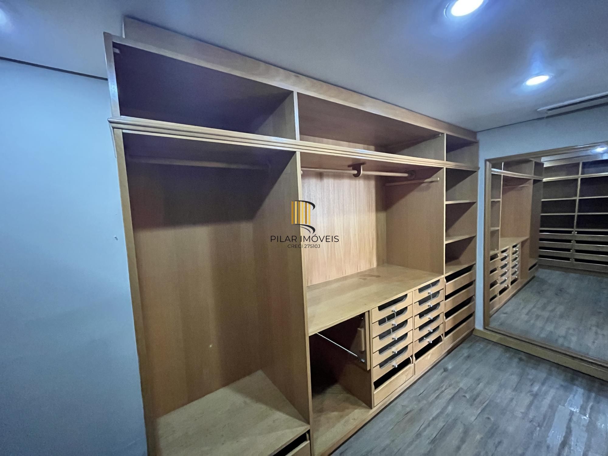 Apartamento de 4 quartos, suíte, amplo closet, dependência e 2 vagas de garagem