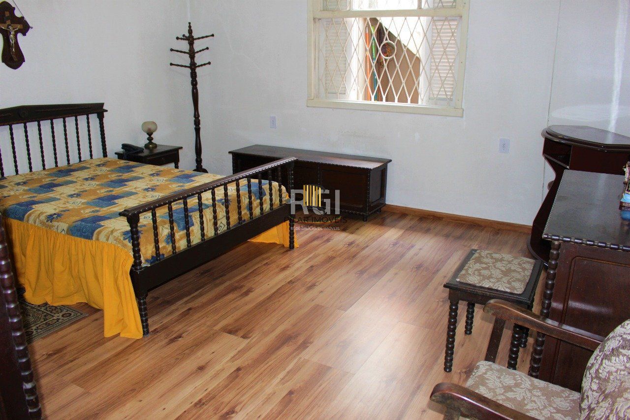 Casa para Venda - 208m², 3 dormitórios, 1 vaga - Partenon