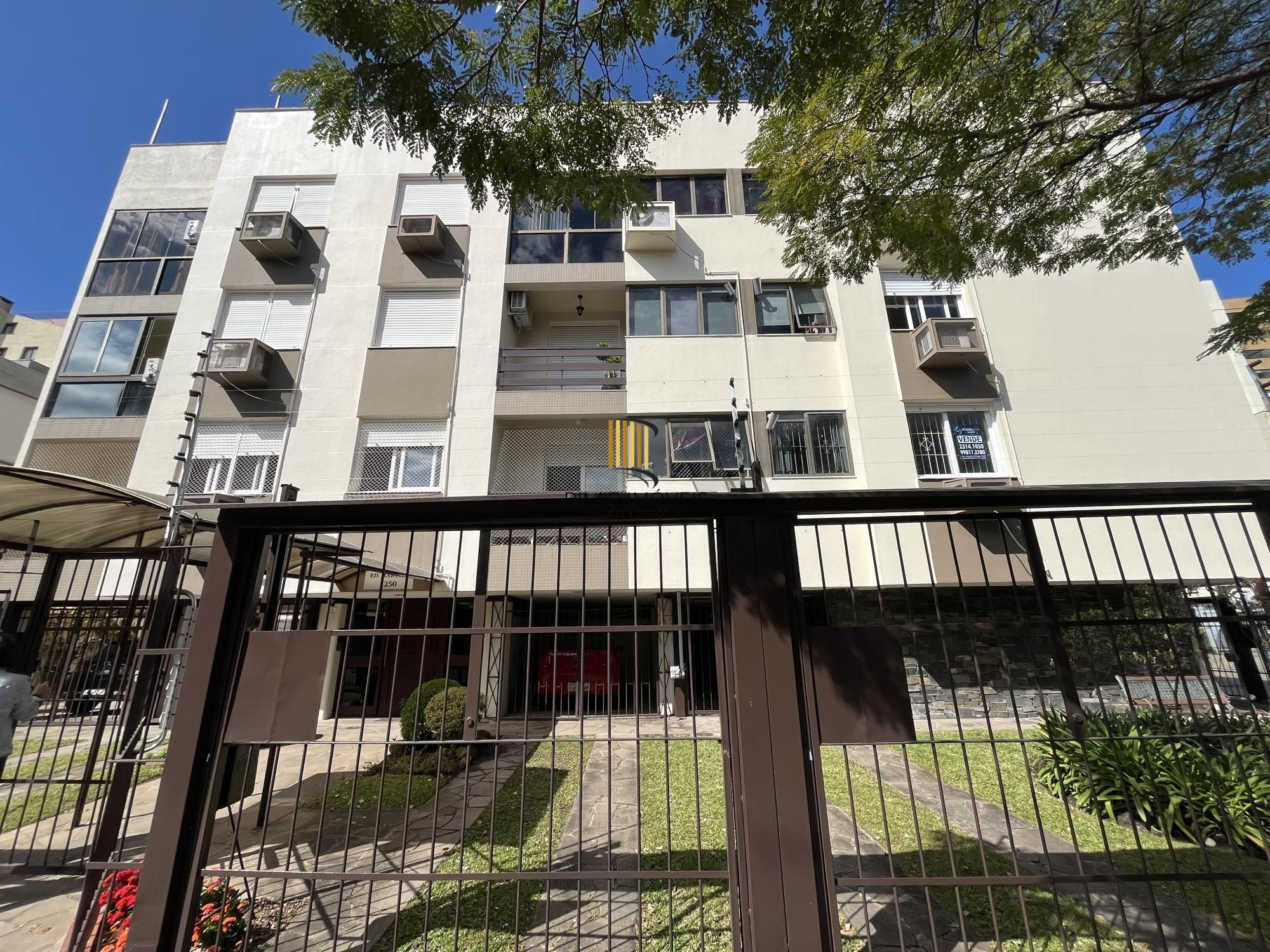 Apartamento de 2 quartos e 1 vaga de garagem bairro Menino Deus em Porto Alegre