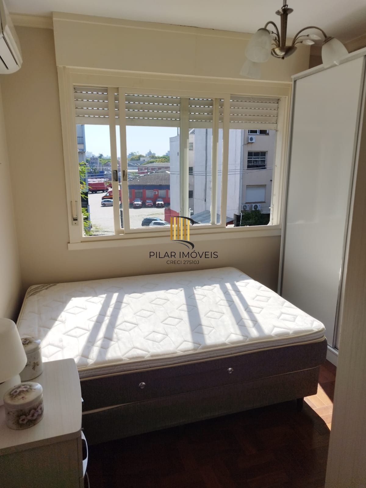 Apartamento de um quarto e uma vaga de garagem no bairro Santa Cecília