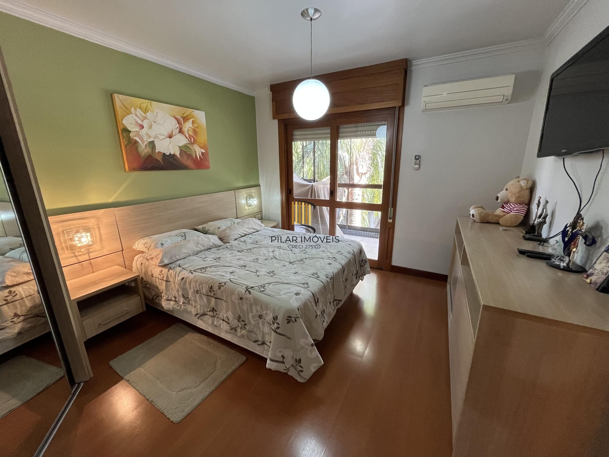 Apartamento de 3 quartos, suíte e 2 vagas de garagem no bairro Santana em POA