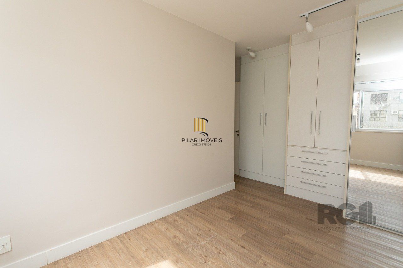 Apartamento semimobiliado e decorado no bairro Auxiliadora, com 91 m²