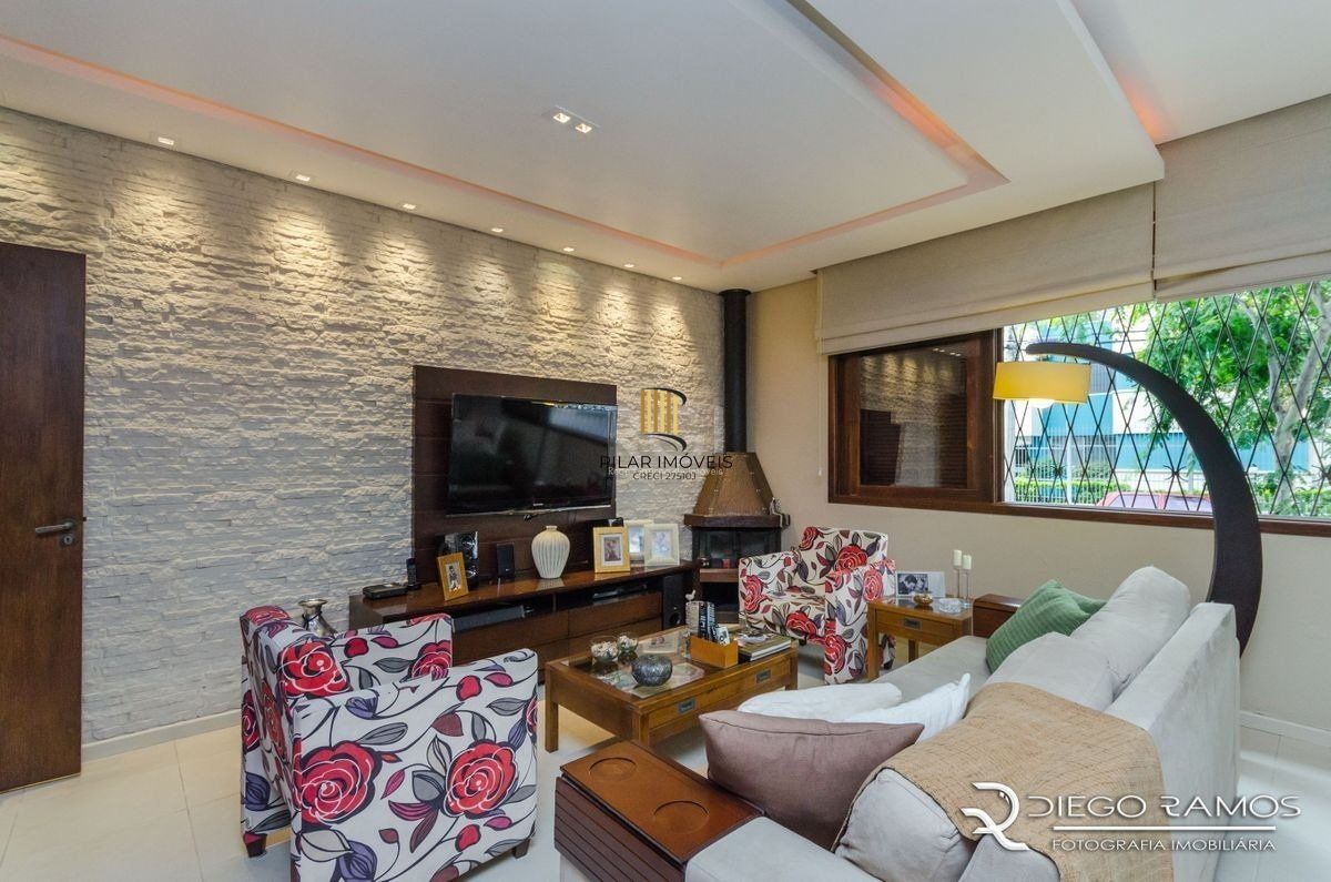 Casa para Venda - 216m², 4 dormitórios, sendo 1 suites, 4 vagas - Menino Deus