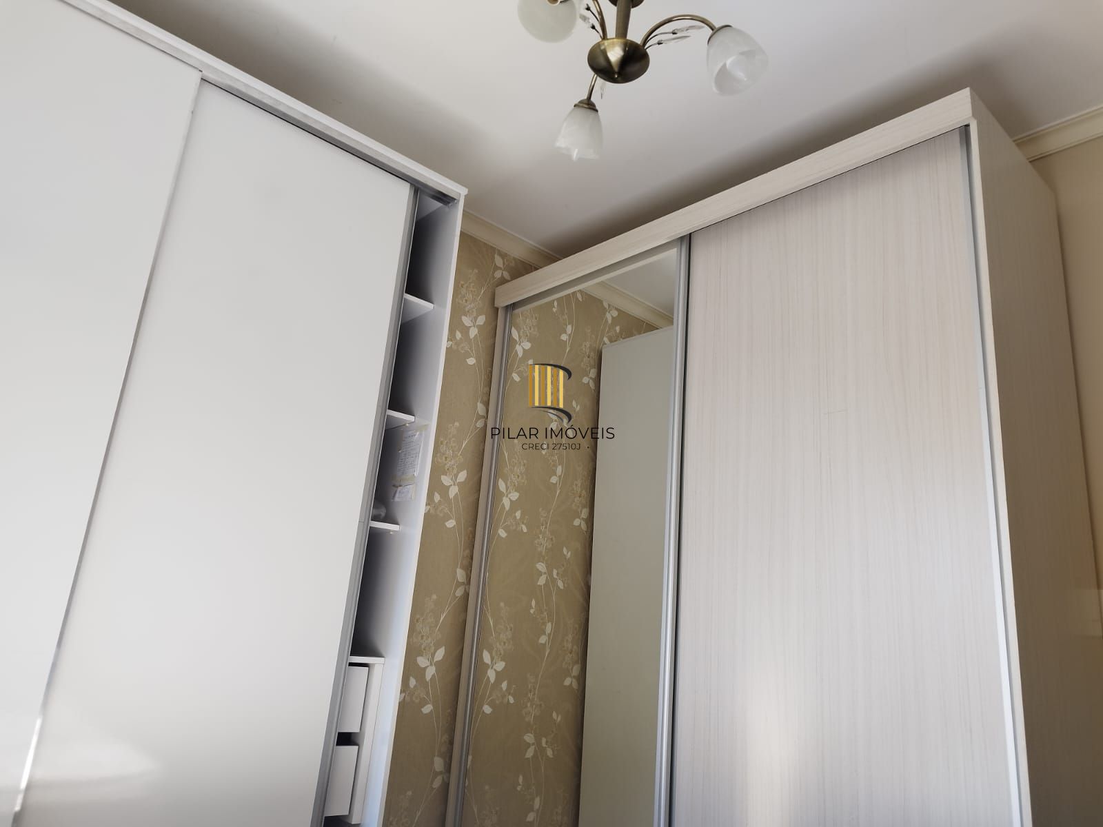 Apartamento de um quarto e uma vaga de garagem no bairro Santa Cecília