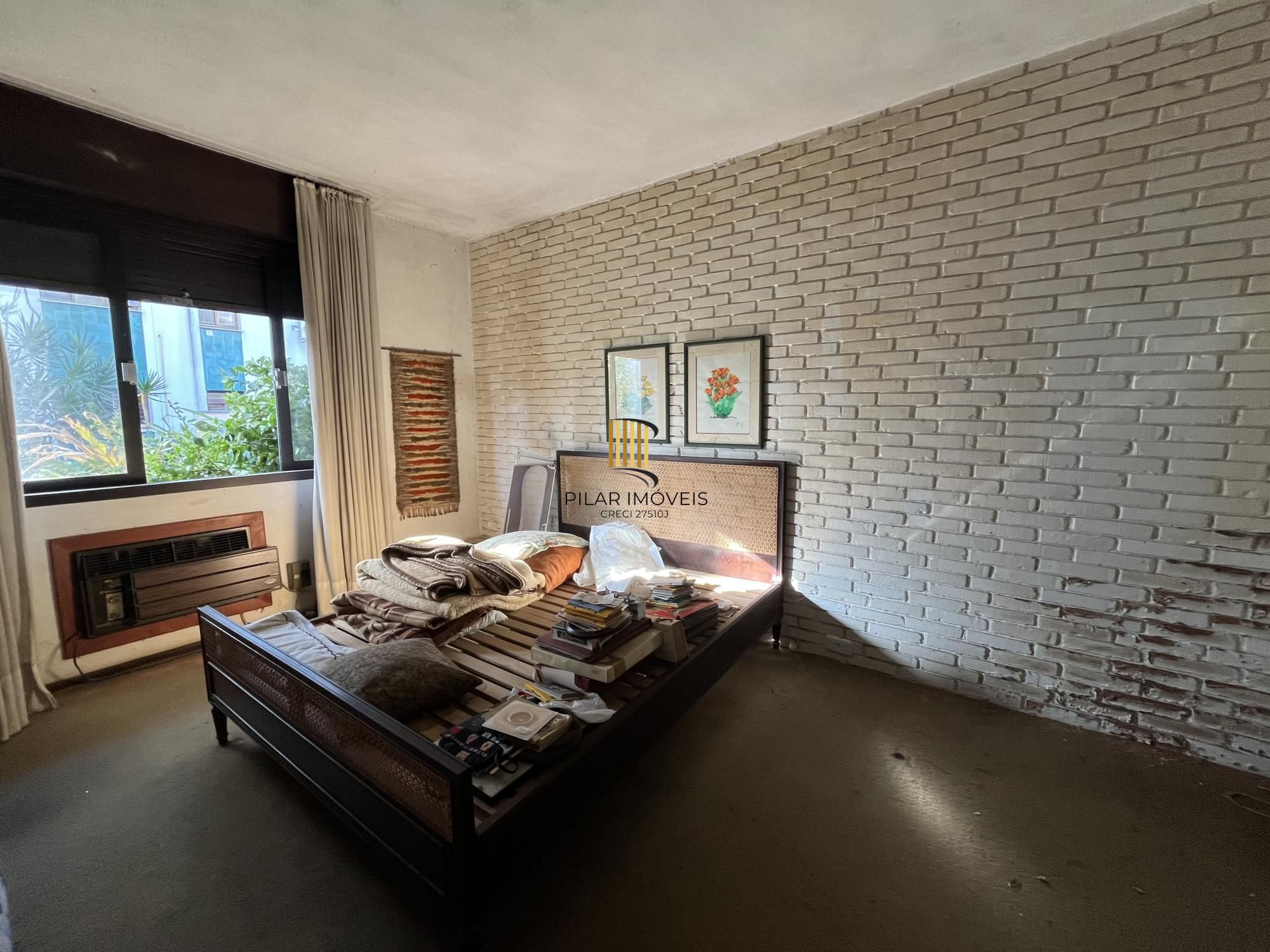 Casa de 3 quartos, suíte e 2 vagas de garagem bairro Auxiliadora em Porto Alegre