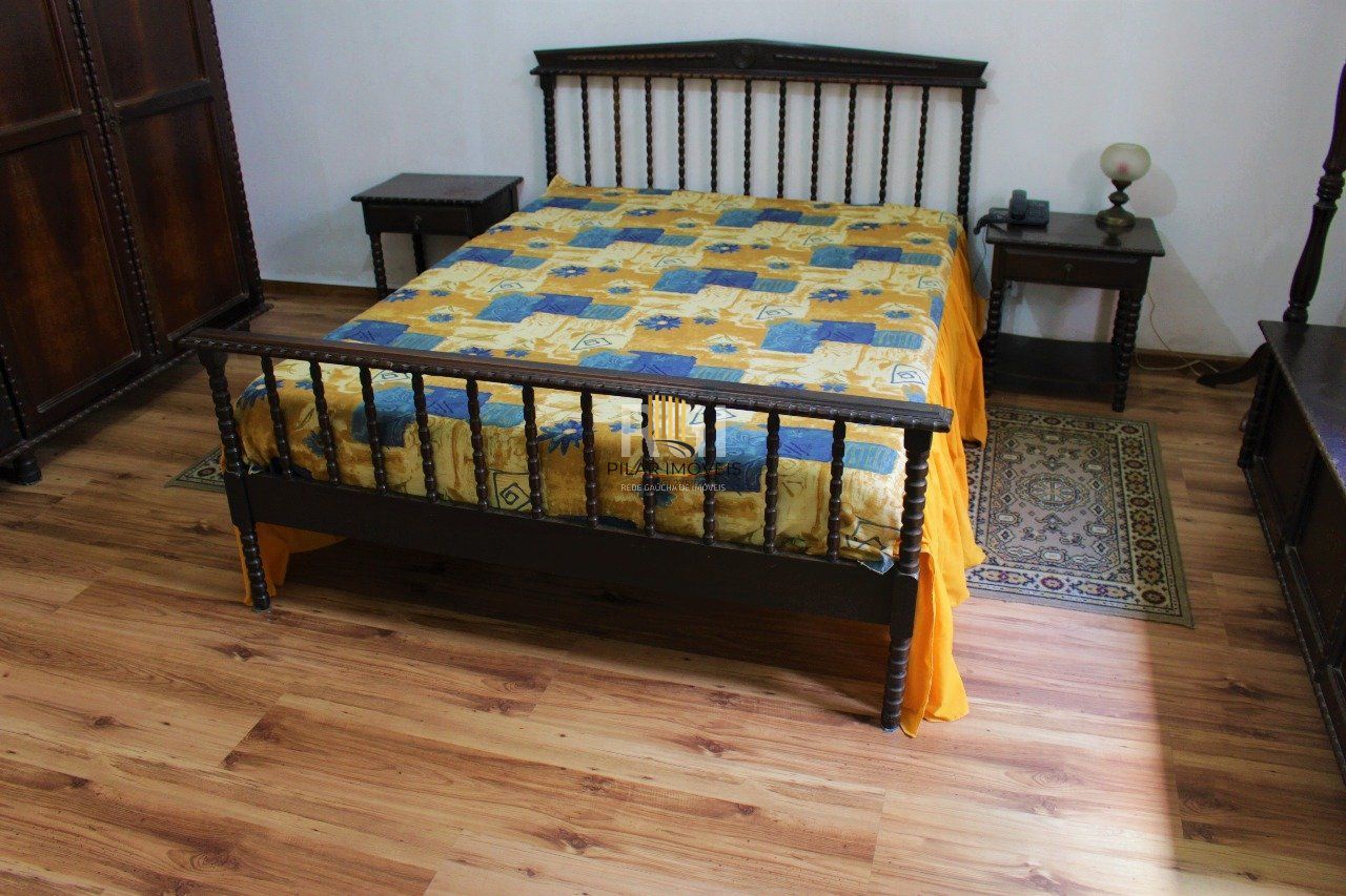 Casa para Venda - 208m², 3 dormitórios, 1 vaga - Partenon