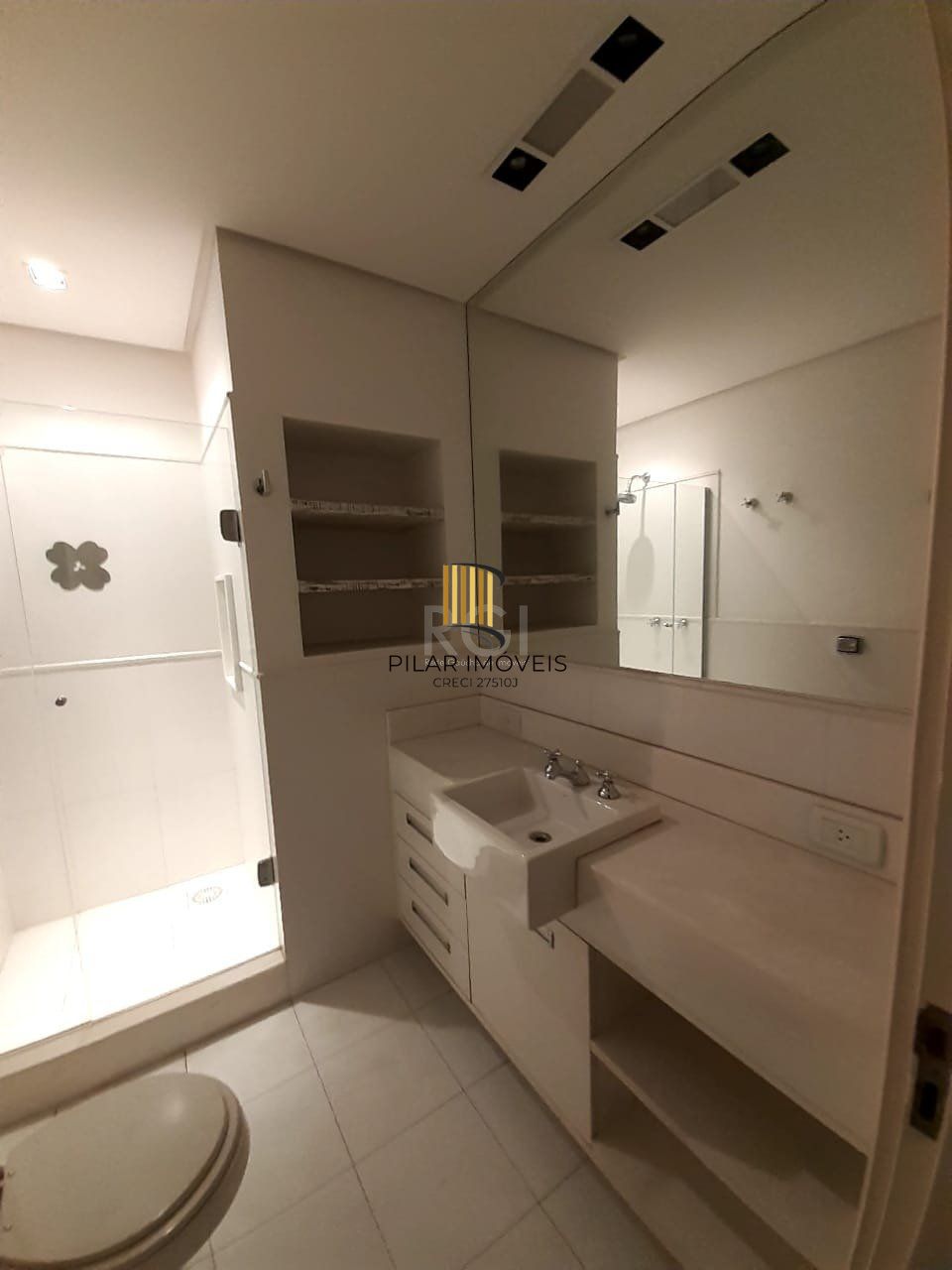 Apartamento para Venda - 230m², 4 dormitórios, sendo 1 suites, 2 vagas - Petrópolis