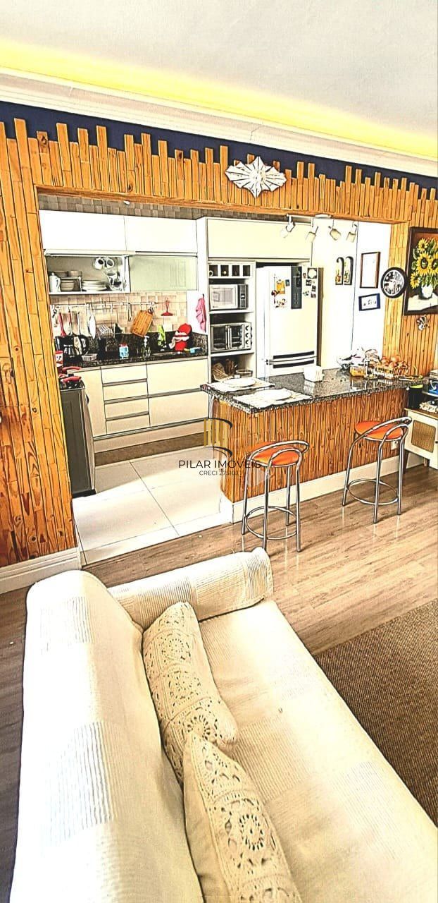 Apartamento de dois quartos e uma vaga de garagem no bairro Menino Deus