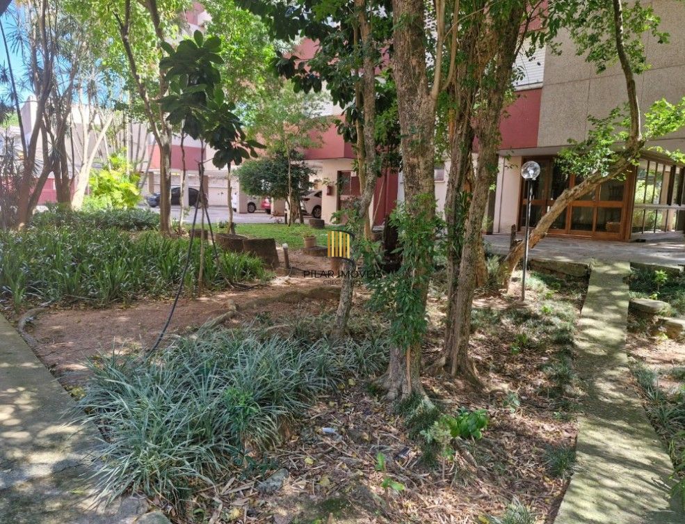 Apartamento de 2 quartos em prédio com elevador, churrasqueira e garagem