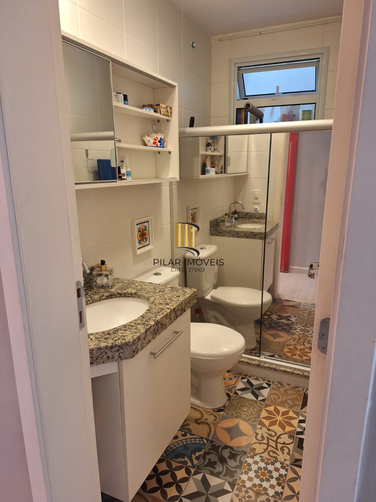 Apartamento de três quartos, suíte e uma vaga de garagem em condomínio com infra