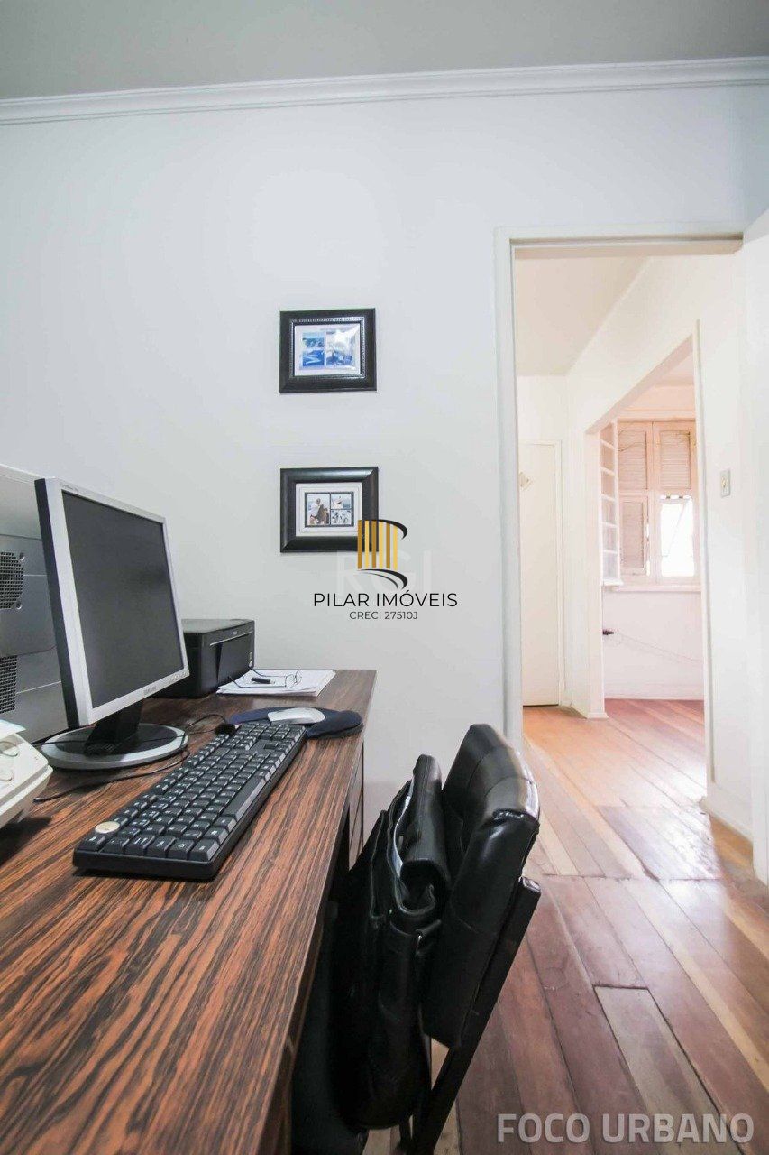 Casa para Venda - 250m², 4 dormitórios, 2 vagas - Petrópolis