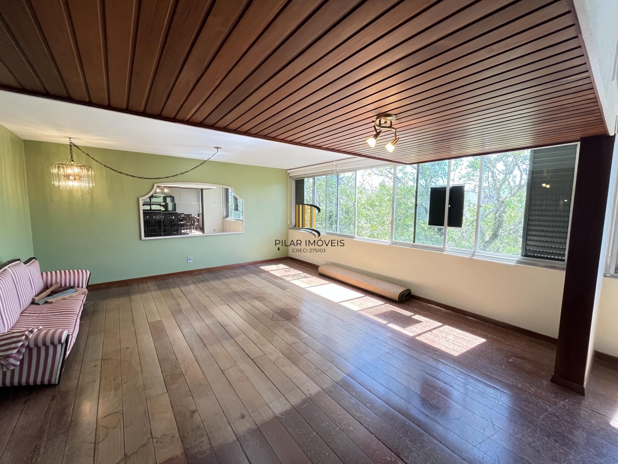 Apartamento de 3 quartos, suíte e 2 vagas de garagem no bairro Auxiliadora POA