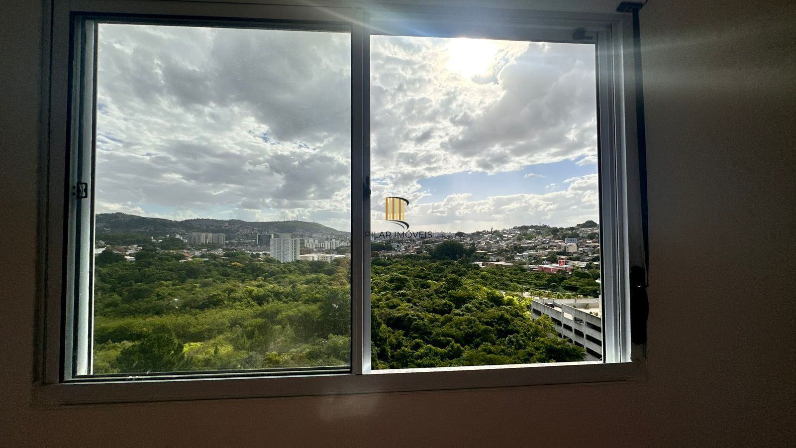 Apartamento Novo de dois dormitorios e duas vagas