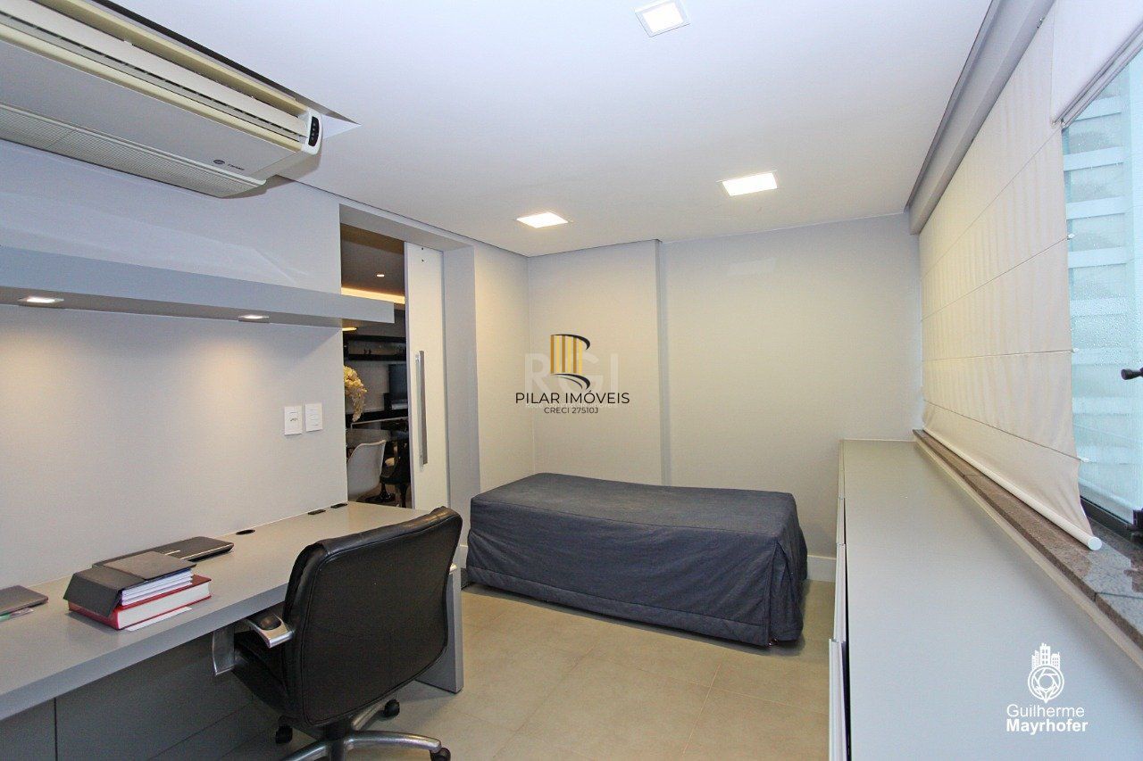 Cobertura para Venda - 327m², 3 dormitórios, sendo 3 suites, 5 vagas - Petrópolis