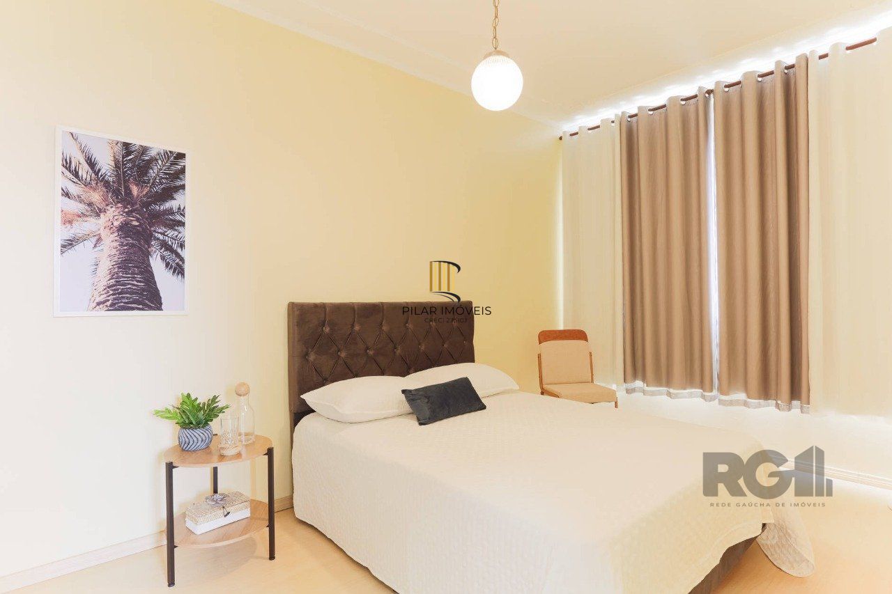 Apartamento de dois quartos no bairro Farroupilha em Porto Alegre.