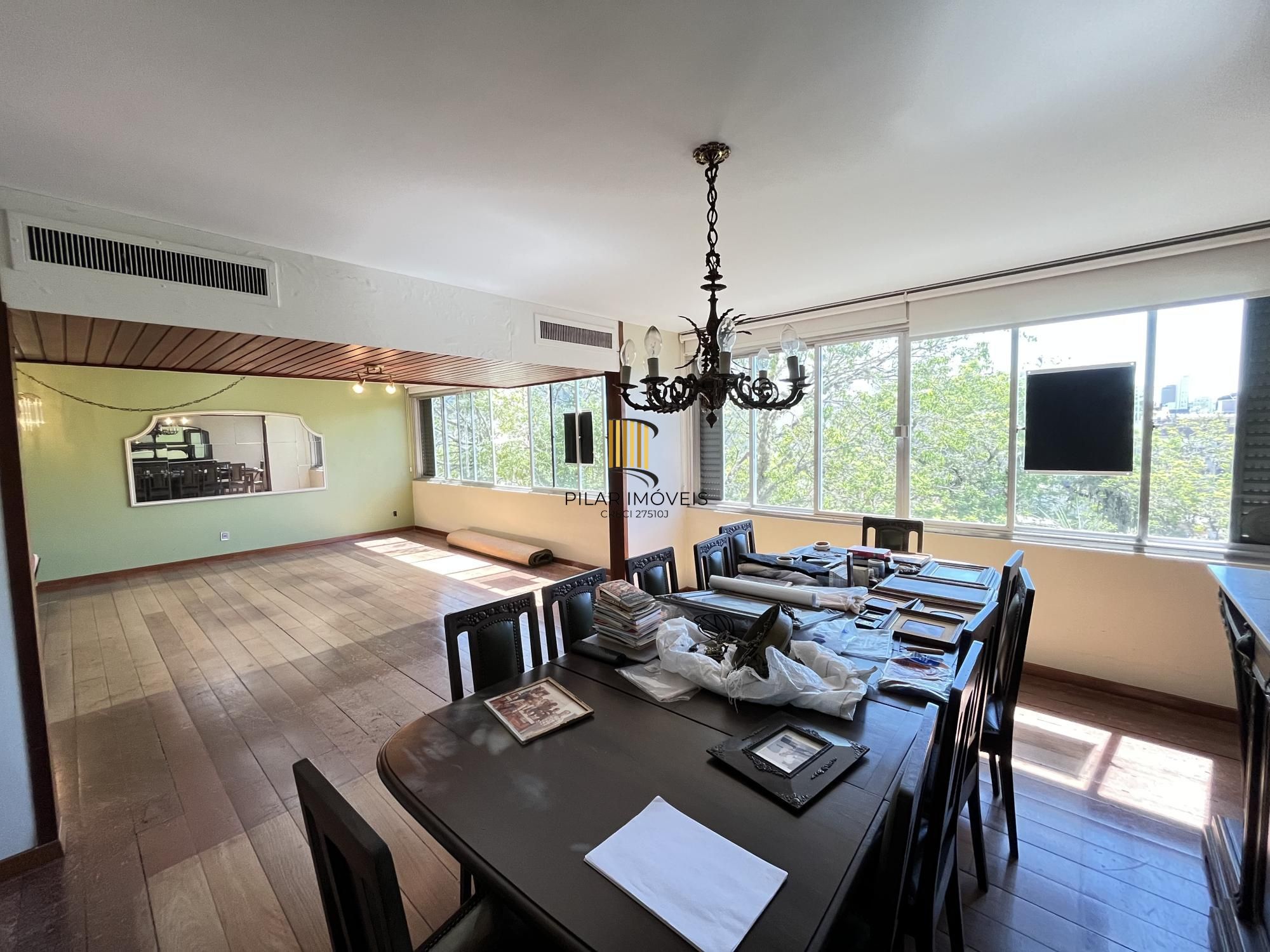 Apartamento de 3 quartos, suíte e 2 vagas de garagem no bairro Auxiliadora POA