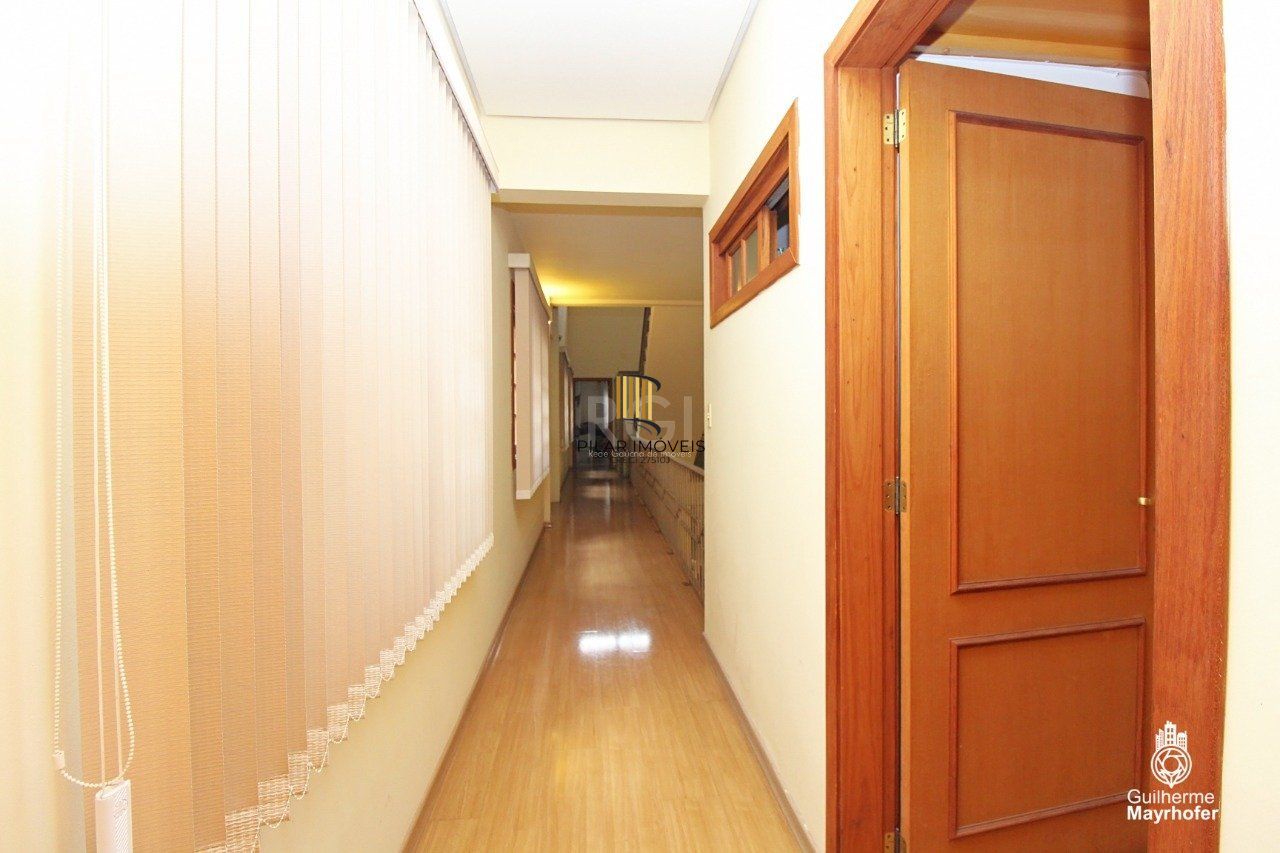 Casa para Venda - 347m², 5 dormitórios, sendo 2 suites, 3 vagas - São João