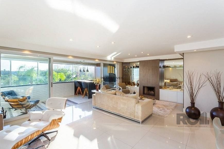 Excelente apartamento, finamente decorado e mobiliado, excelente iluminação, possuindo 03 dormitórios e 03 suites, sendo 01 master