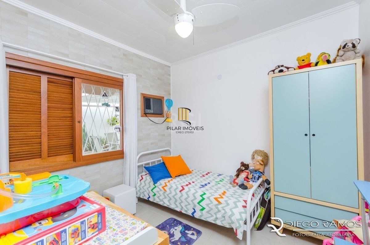 Casa para Venda - 216m², 4 dormitórios, sendo 1 suites, 4 vagas - Menino Deus