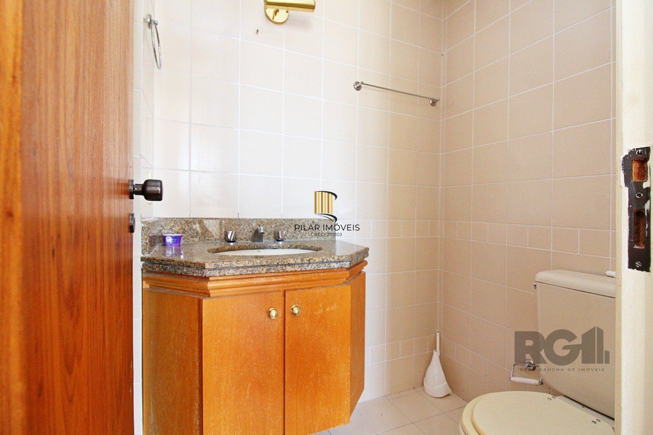 Apartamento de três dormitórios, suíte e 1 vaga de garagem no bairro Menino Deus
