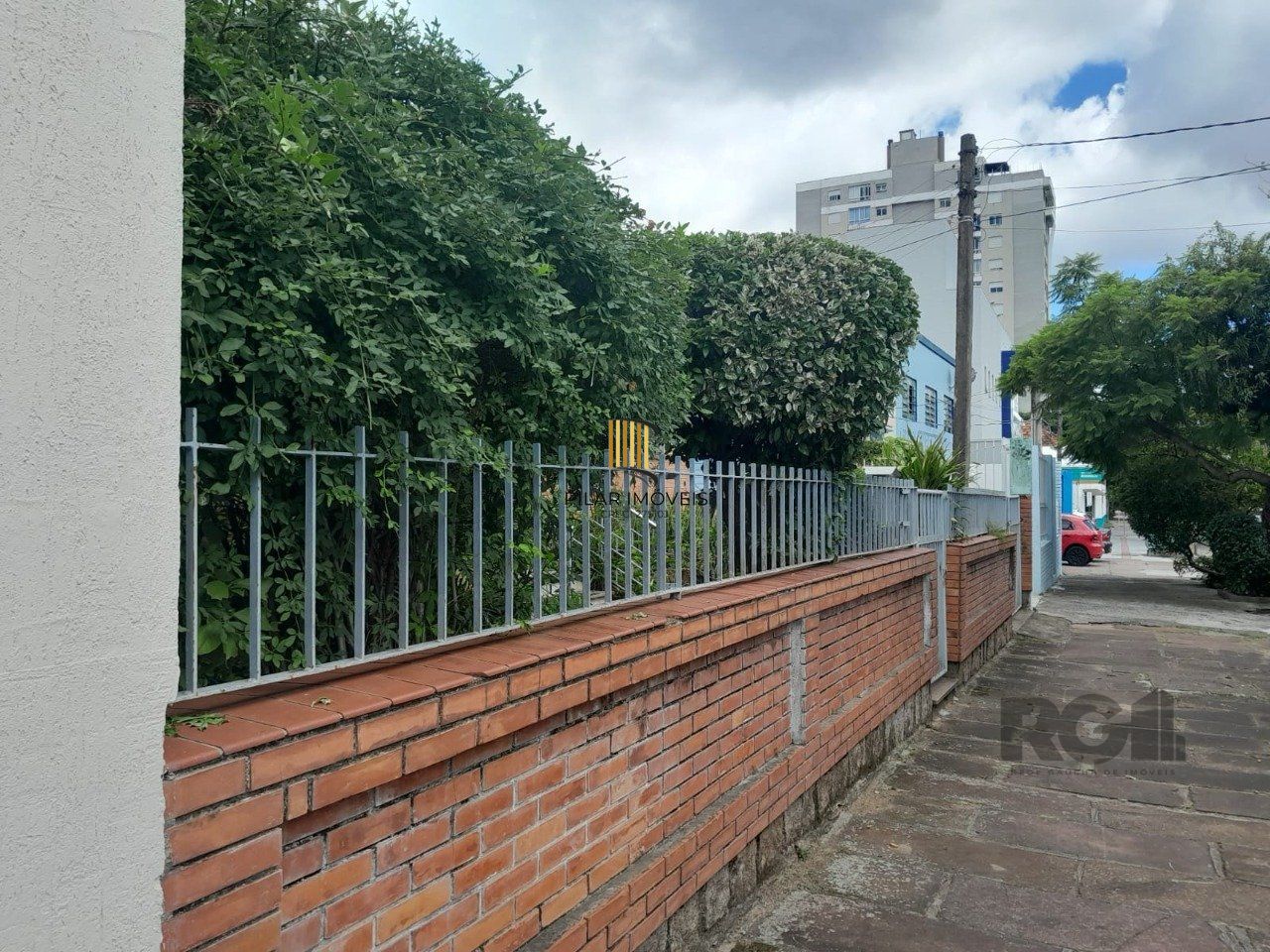 Casa de 5vquartos e 3 vagas de garagem no bairro Santana em Porto Alegre