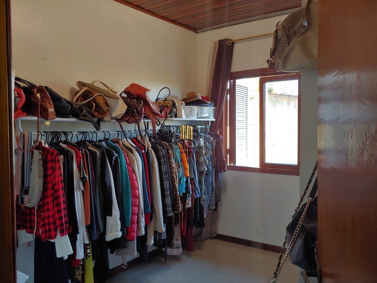 Casa para Venda - 250m², 3 dormitórios, sendo 1 suites, 5 vagas - Santa Rosa
