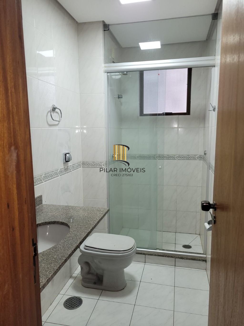 Apartamento de 3 quartos, suíte e 2 vagas de garagem no bairro Petrópolis em POA