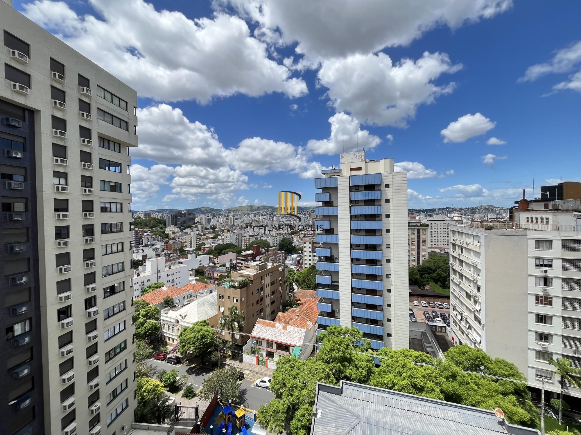 3 quartos, gabinete ou 4º quartos e 1 vaga de garagem junto ao Moinhos de Vento