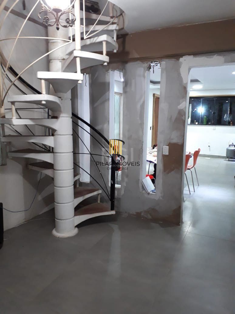 Casa para Venda - 230.45m², 4 dormitórios, sendo 1 suites, 3 vagas - Ponta Grossa