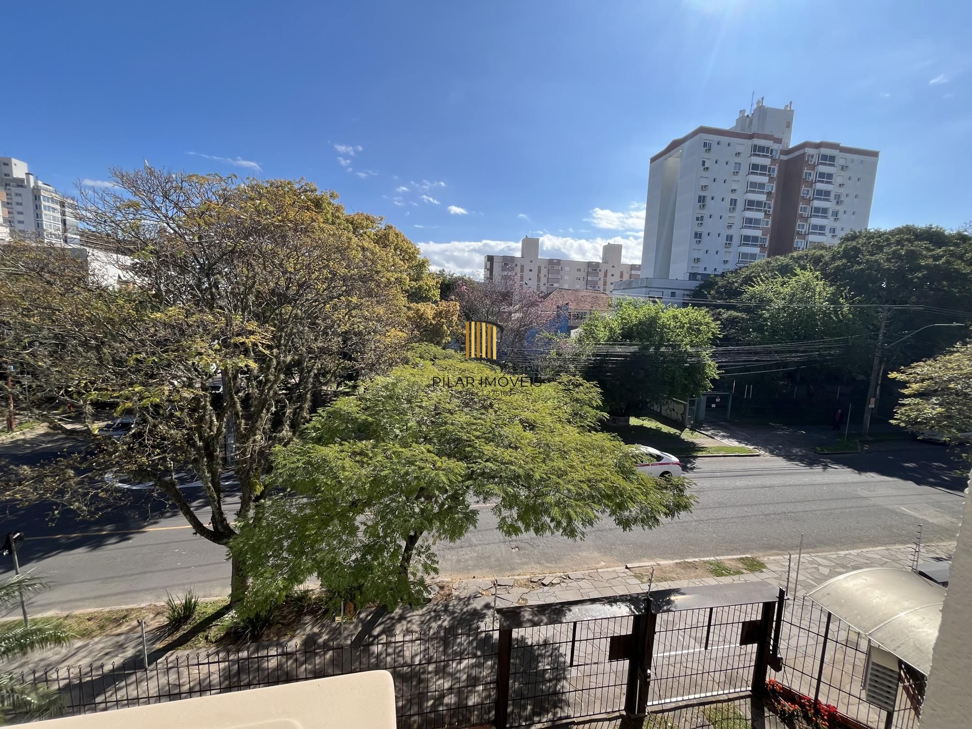 Apartamento de 2 quartos e 1 vaga de garagem bairro Menino Deus em Porto Alegre