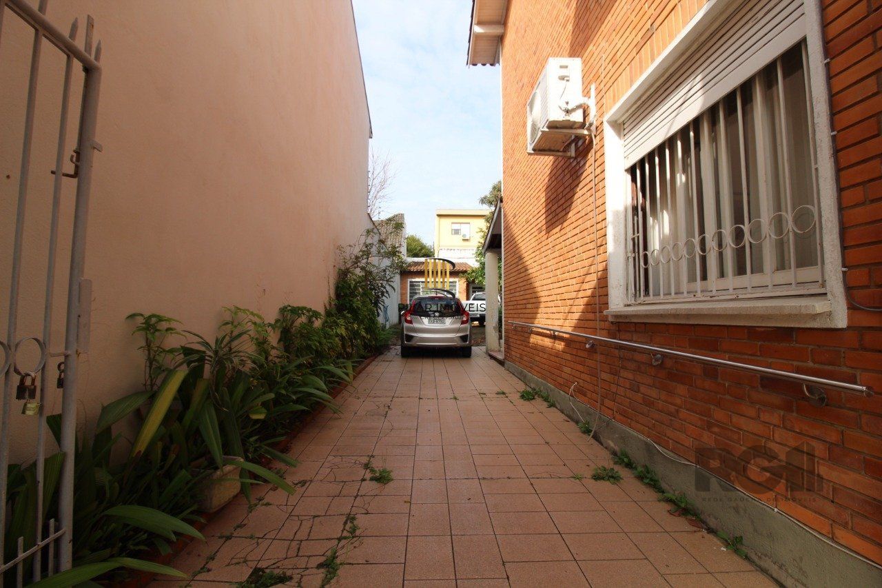 Casa à venda 4 quartos (dormitórios), suíte, 3 vagas - Partenon, Porto Alegre