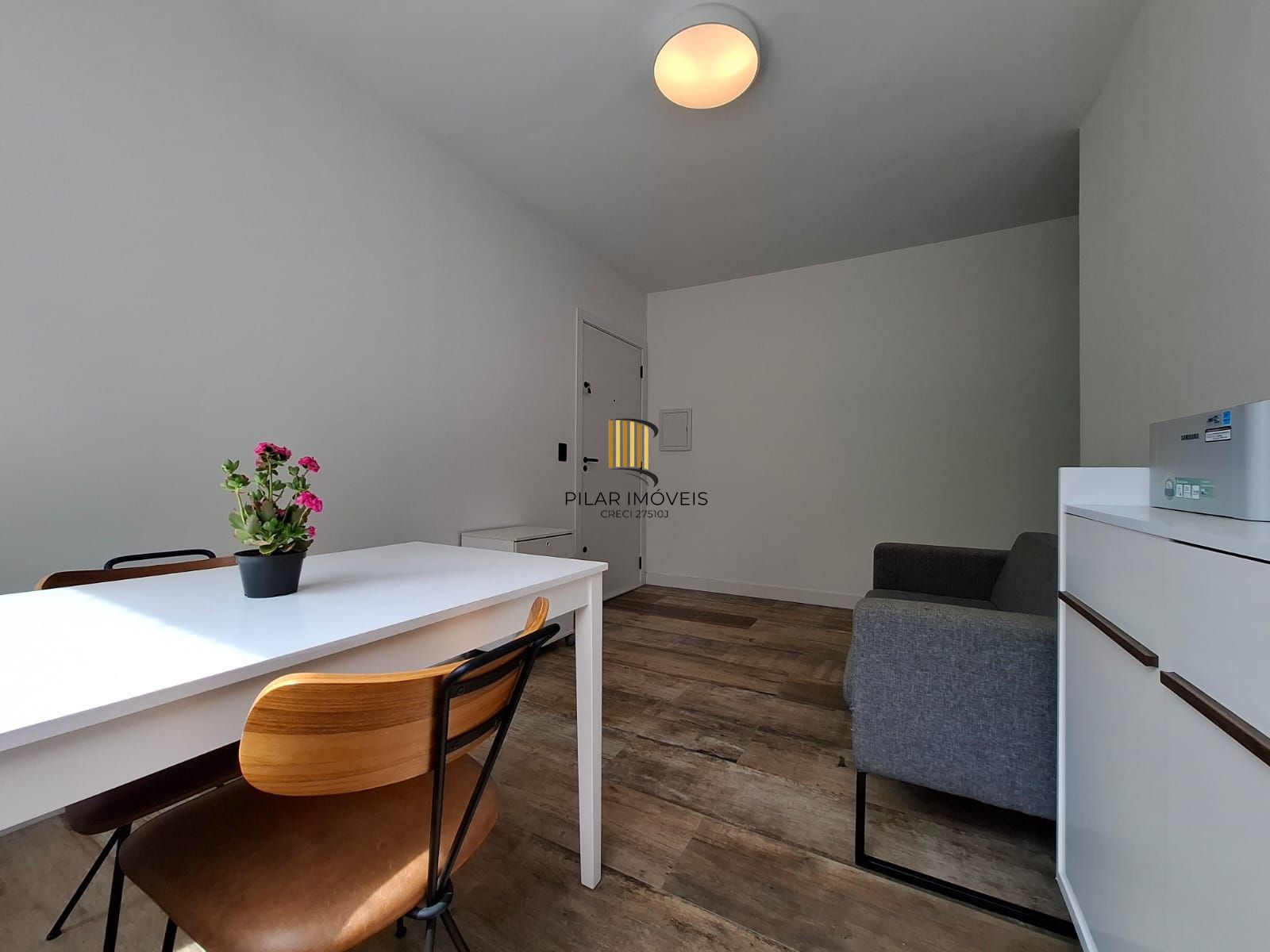 Apartamento de um quarto com garagem no bairro Partenon