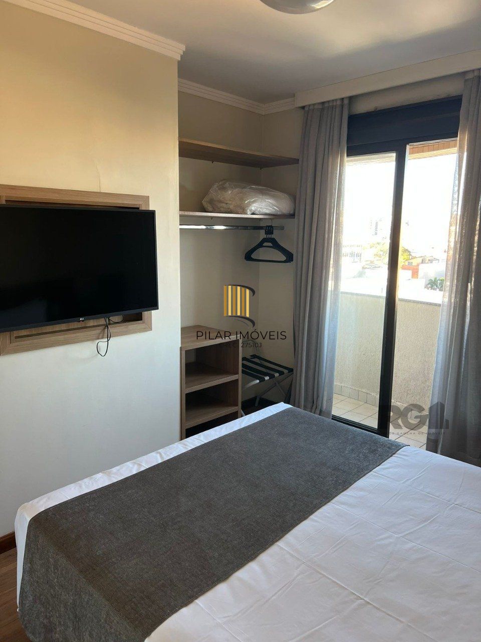 Flat semimobiliado, uma vaga, no bairro Praia de Belas em Porto Alegre