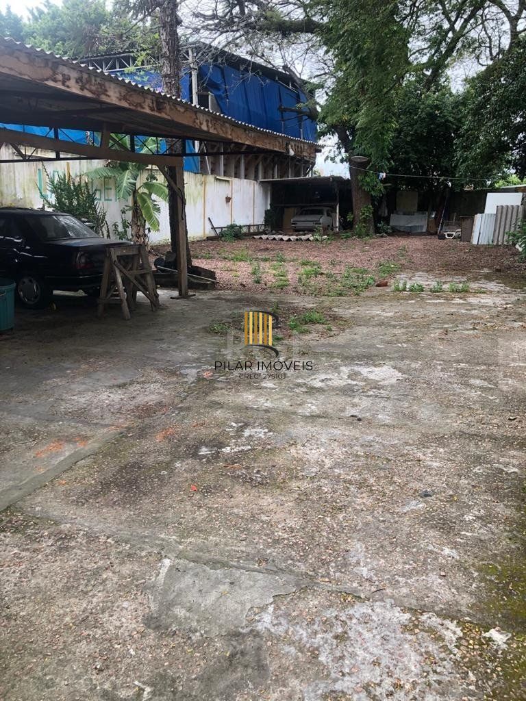 Casa/terreno medindo 200m² de privativo, 550m² totais  no bairro Partenon, 9 vag
