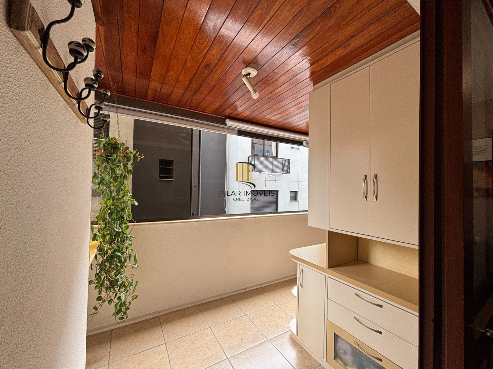 Apartamento de dois quartos e uma vaga de garagem no bairro Bom Fim em POA/RS