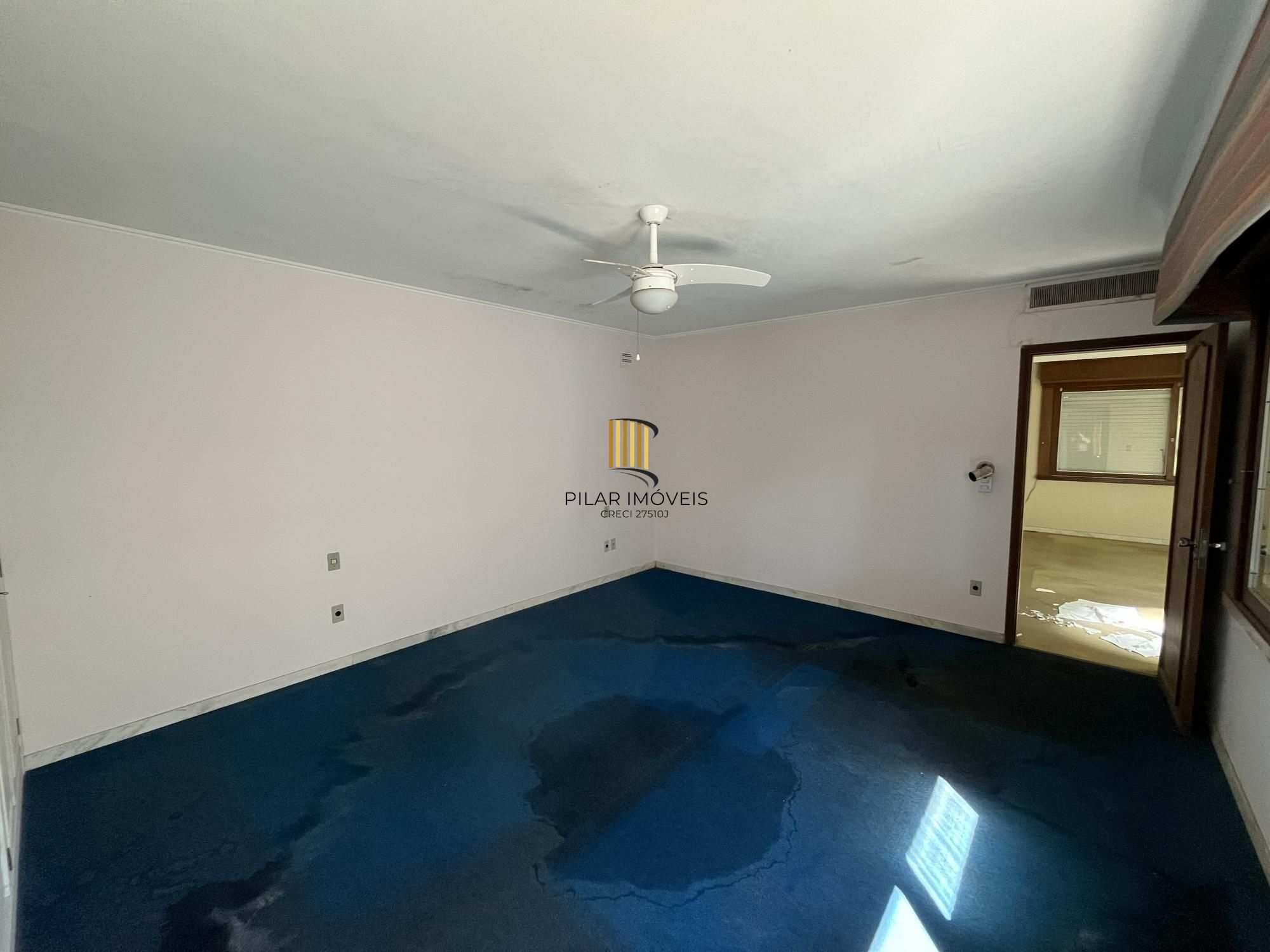 Casa de 4 quartos, 2 suítes e 2 vagas de garagem no bairro Boa Vista em POA